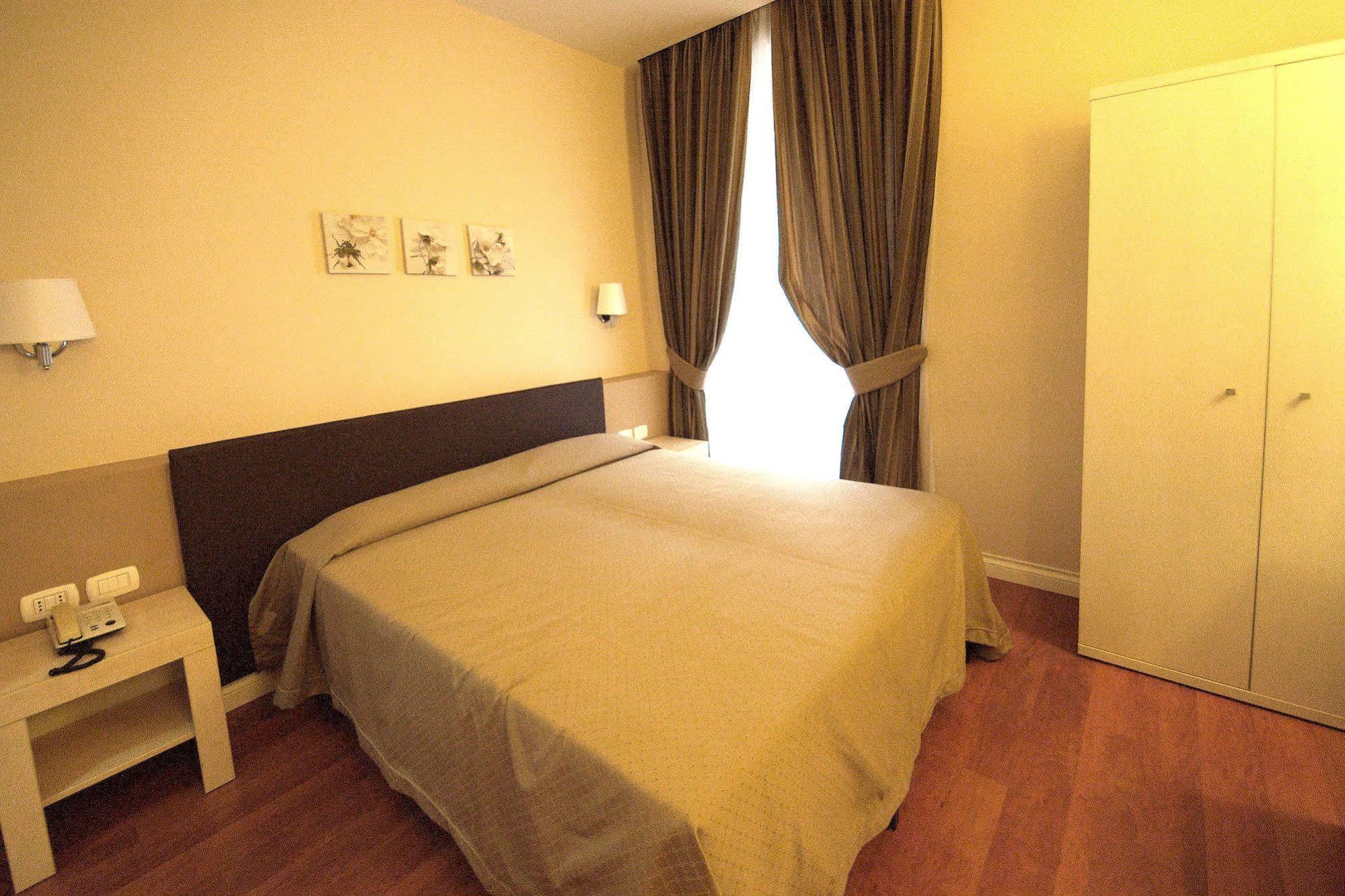 Roma Rooms Colosseum Ngoại thất bức ảnh